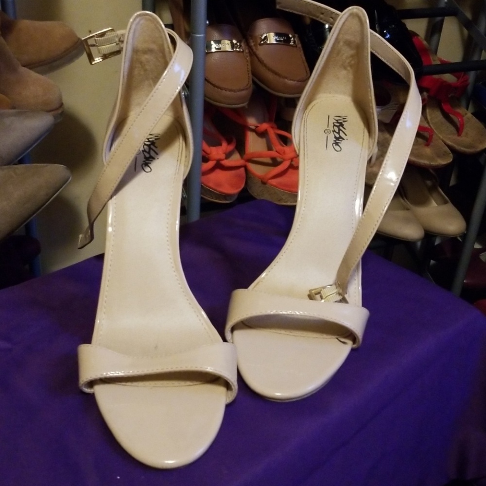 🚨Clearance🚨Beautiful Nude Heels